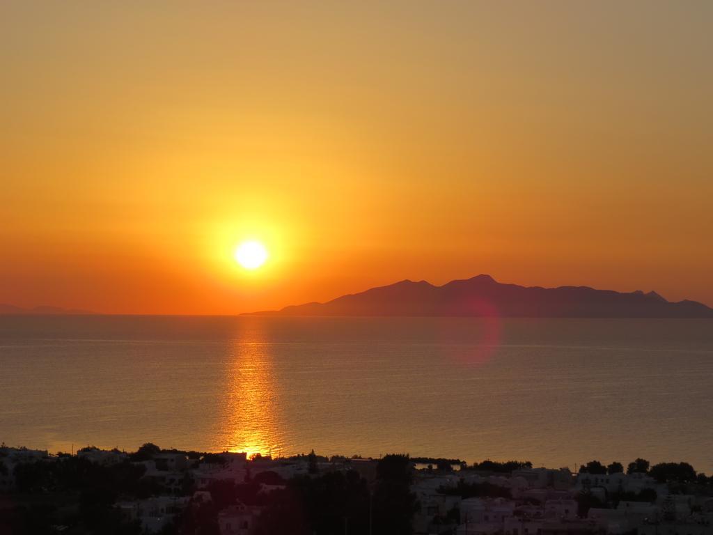 Aparthotel Acropole Sunrise Kamári Esterno foto